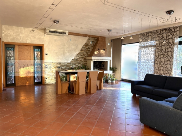 006__quinto-villa-giardino-duelivelli-trecamere-taverna-terrazza-garage__7_wmk_0