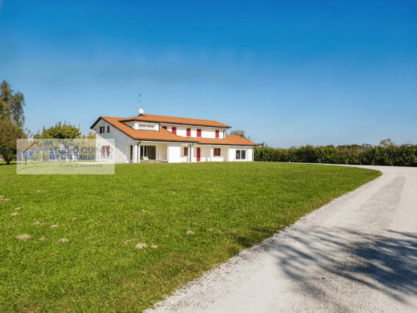 002__villasingola-giardino-piscina-laghetto-garage__3_wmk_0