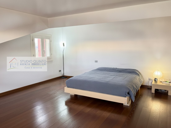 027__villasingola-giardino-piscina-laghetto-garage__28_wmk_0