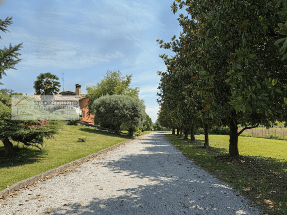 005__villasingola-duelivelli-giardino-garage-treviso__6_wmk_0