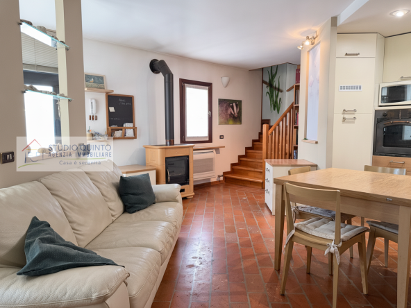 019__bifamiliare-giardino-bosco-laghetto-comfort__20_wmk_0